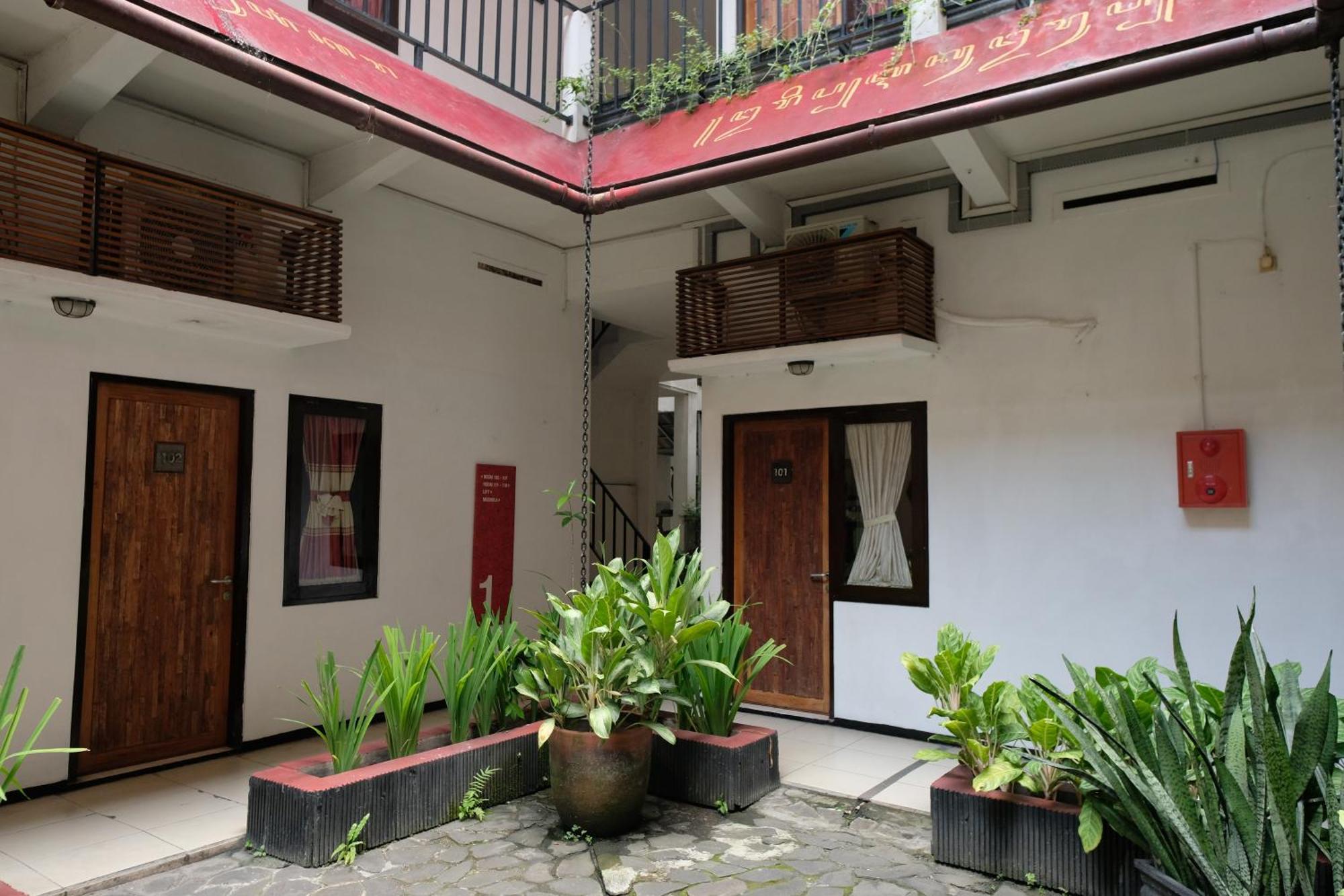 Mawar Asri Hotel Yogyakarta Esterno foto